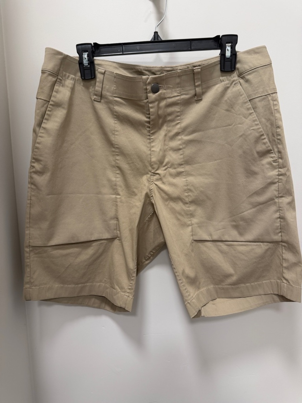 Lululemon Men's Casual Stretch Chino Shorts in Khaki